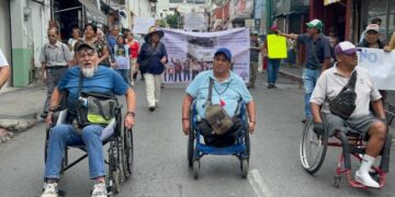 protesta silla de ruedas alza pasaje