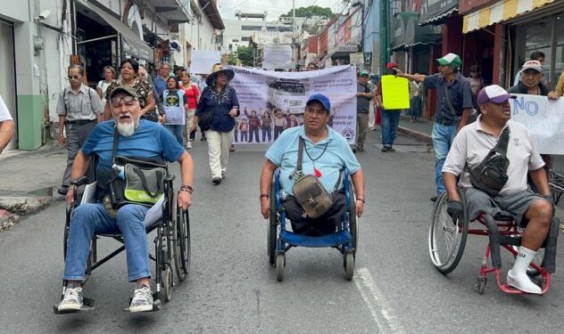 protesta silla de ruedas alza pasaje