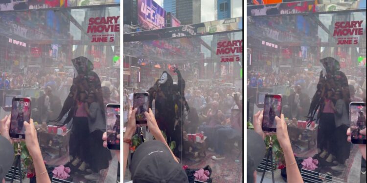 Scary Movie 6 campaña Times Square