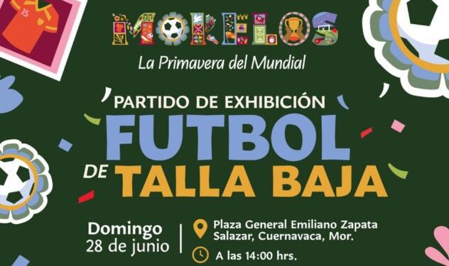 Fotografía de archivo de un partido de futbol de talla baja en el que se aprecia a dos jugadores