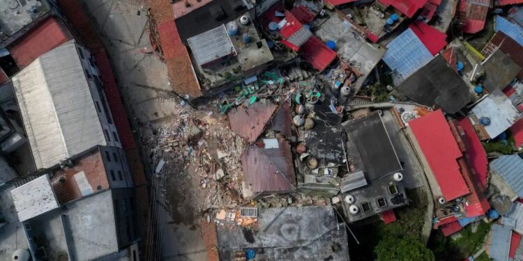 Van más de mil 700 fallecidos tras terremotos en Venezuela