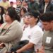 Estudiantes universitarios de Morelos exponiendo un proyecto tecnológico en un concurso de ciencias nacional.